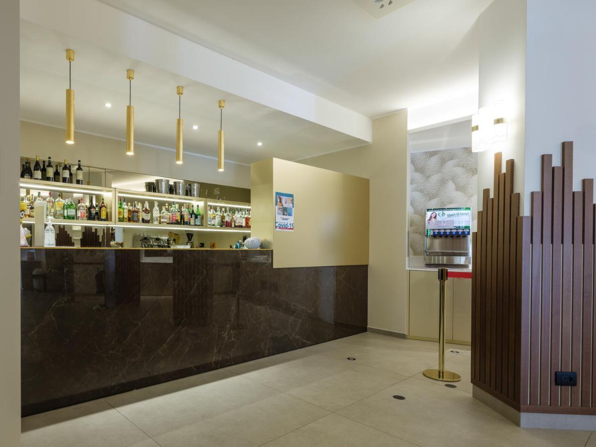 莱昂纳多·达·芬奇酒店 利莫内-苏尔加达 外观 照片